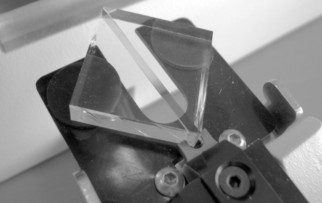 玻璃制刀机介绍——用于电子显微镜和光学显微镜